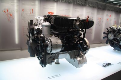 Silnik BMW M50 w BMW Museum w Monachium — widok komory