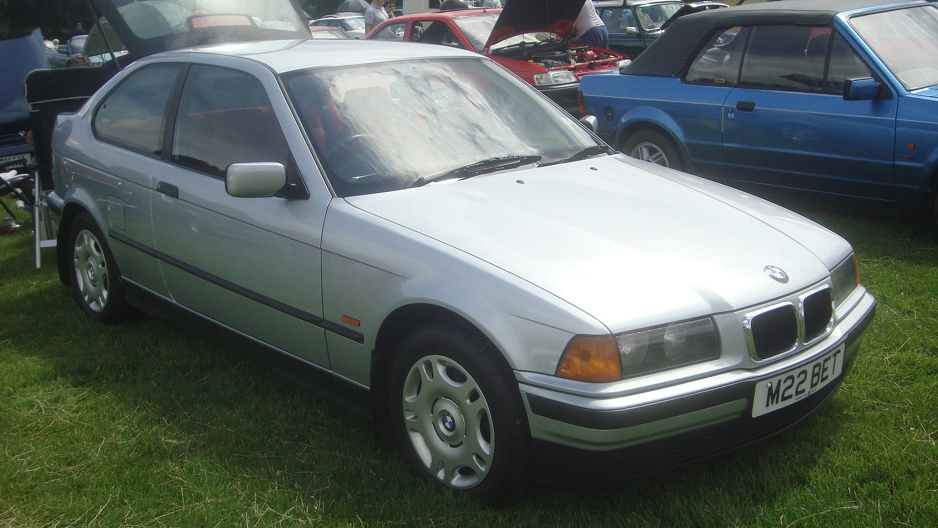 BMW E36 Compact — zdjęcie poglądowe (323ti dzielił nadwozie z 318ti)